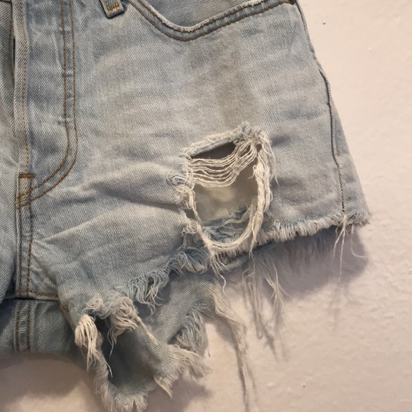 Levi’s 501 button fly jean shorts - Picture 4 of 15